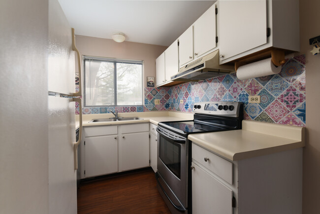 Building Photo - 425 Berkshire Dr