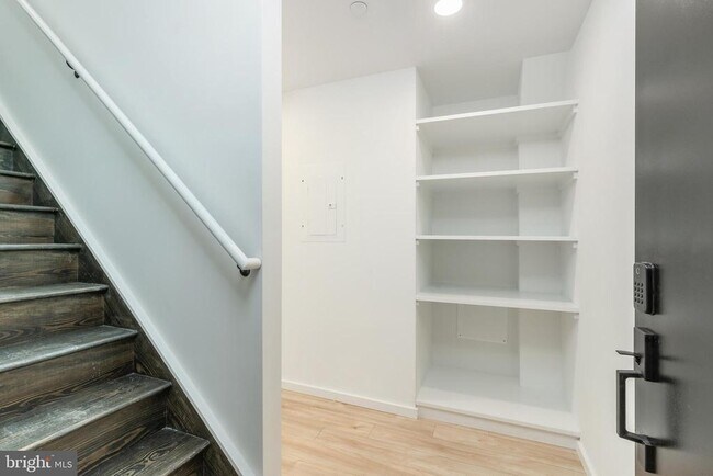 Building Photo - 1154 N Lee St