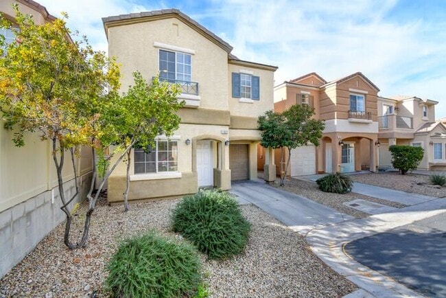 Building Photo - Great home with 4 bedrooms, 2.5 baths. New Floors Paint and Countertops.