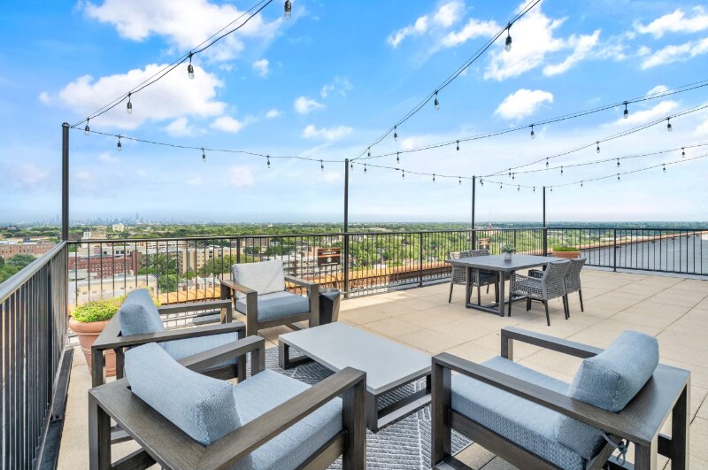 Building Photo - 963 Lake St