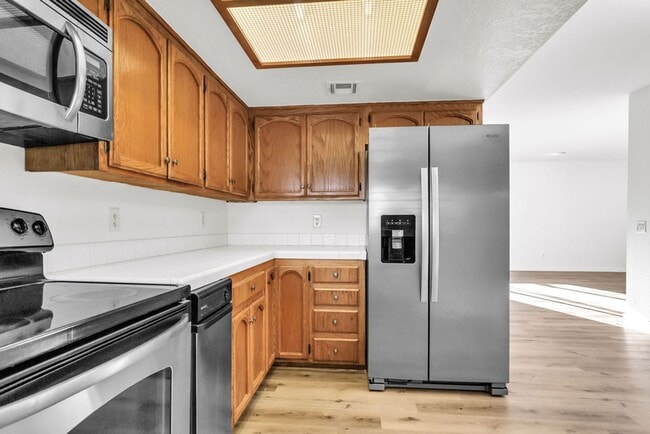 Building Photo - Great 3/2 in Crown Point!  Across from the street from bay access and available immediately!