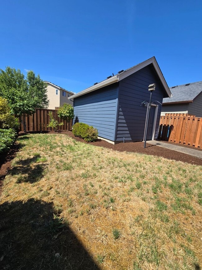 Building Photo - Small Dog Friendly 2 Bedroom 1.5 Bath Hous...