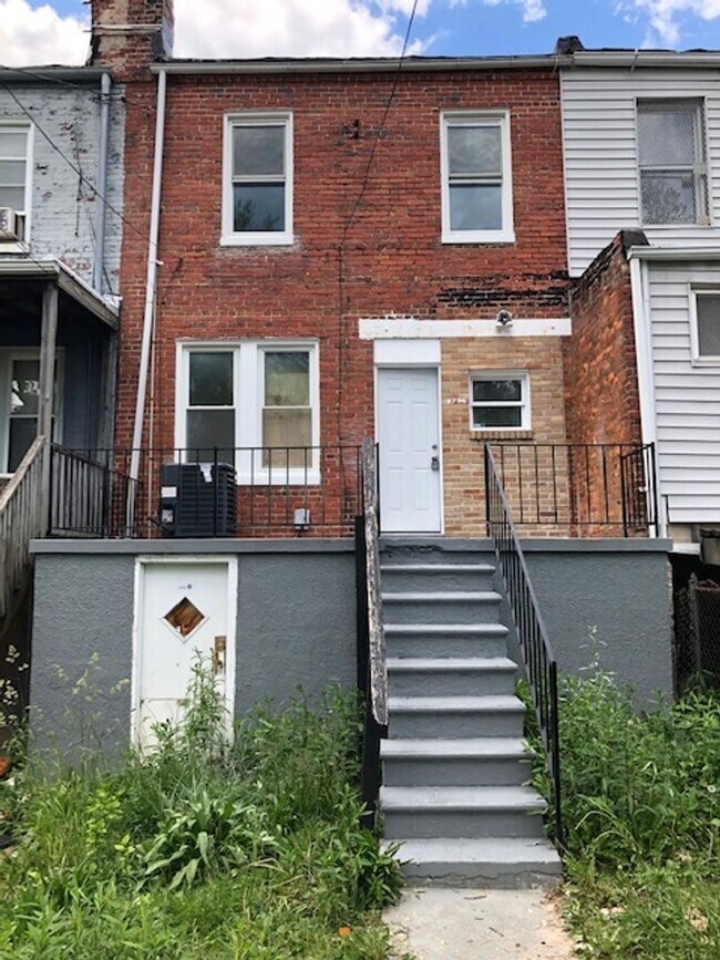 Building Photo - Beautiful and ready to move in 3 Bedroom, 1 Full Bath home just minutes from downtown!