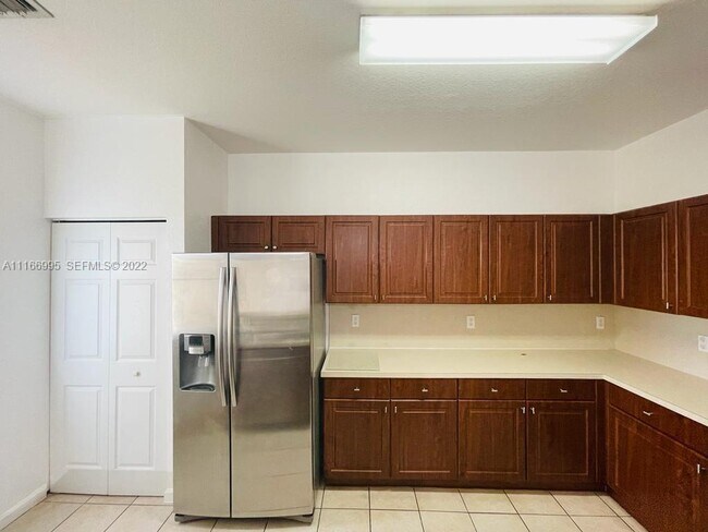 Building Photo - 903 N Santa Catalina Cir