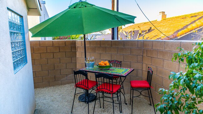 Building Photo - 53220 Avenida Navarro