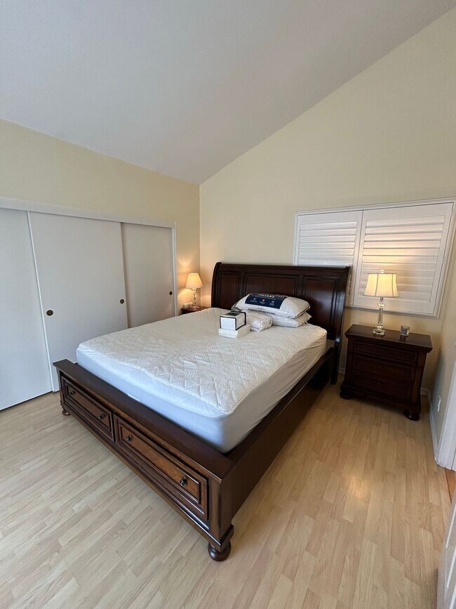 Building Photo - New! Fully Furnished Costa Mesa Condo Near Back Bay!
