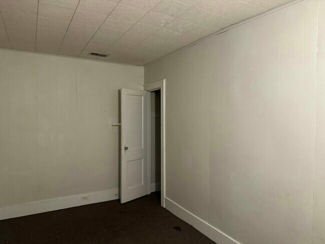 Building Photo - 323 Ash St