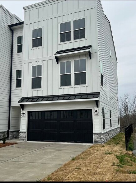 Building Photo - 2092 Barrowcliffe Dr NW