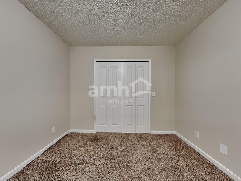 Building Photo - 501 Dresler Rd