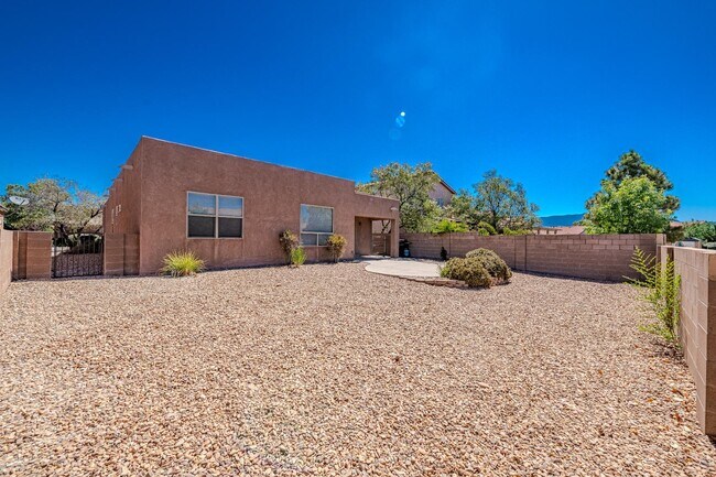 Building Photo - 1124 Calle Corvo NE