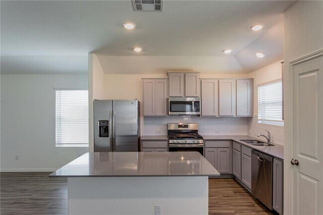 Building Photo - 6412 Laurencia Pl