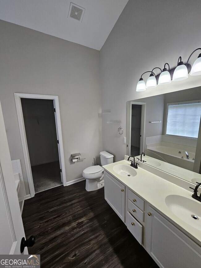 Building Photo - 844 Langley View Ct