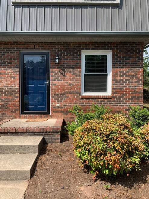 Building Photo - 1005 Manning St