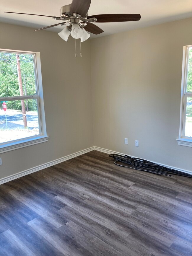 Building Photo - 1004 S Porter Ave