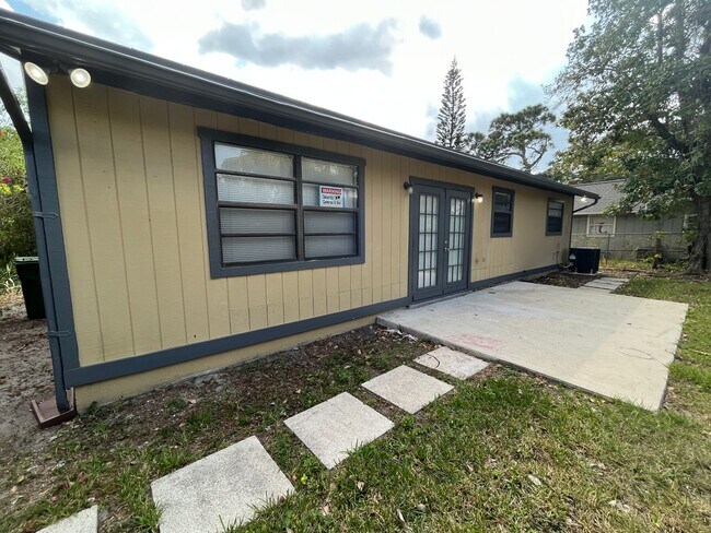 Building Photo - 3/2 Home For Rent- Palm Springs FL