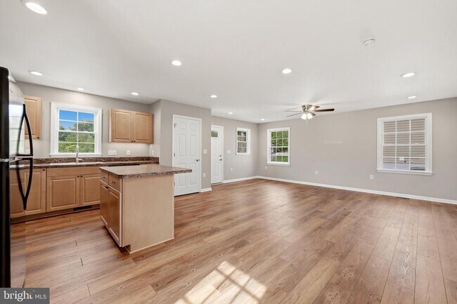 Building Photo - 640 Jenkins Ln