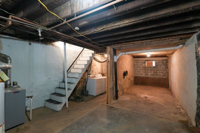 Building Photo - Move-In Ready 3BR/1BA South Philly Rowhome with In-Unit Laundry — 2 or 3BR Housing Choice Voucher...