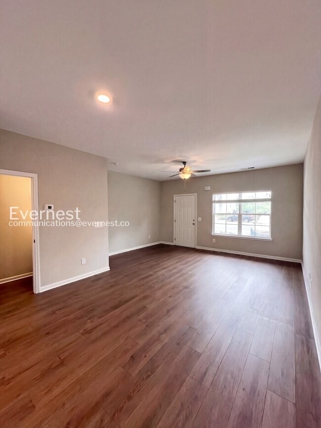 Building Photo - 215 Tara Ct