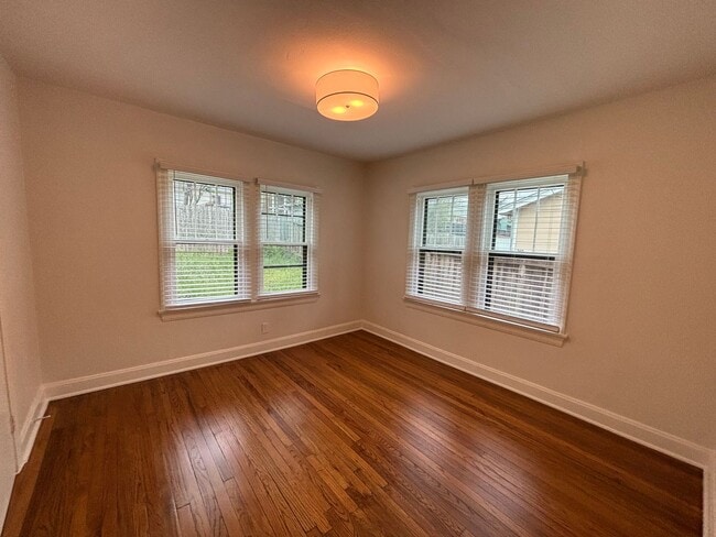 Building Photo - Cherrywood Bungalow for Rent