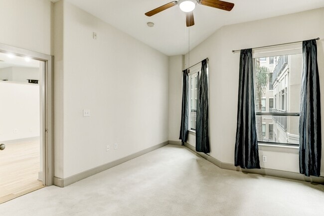 Building Photo - 1901 Post Oak Blvd