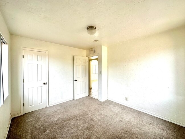 Building Photo - Rare Find 2/1 House IN DESIRED CENTRAL ARE...