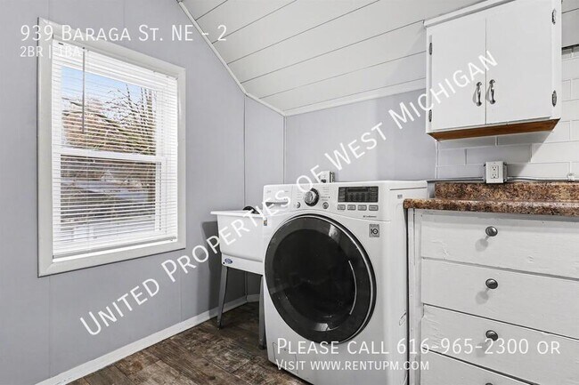 Building Photo - 939 Baraga St NE