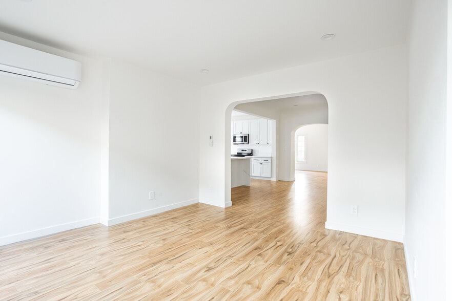 Building Photo - 740 S Stanley Ave