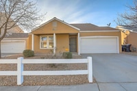 Building Photo - 3 Bed 2 Bath Near Cottonwood Mall