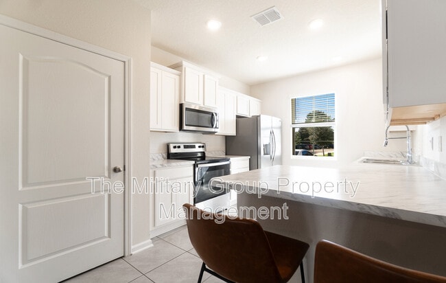 Building Photo - 425 Running Wds St