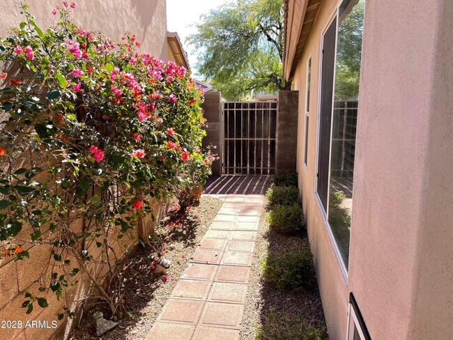 Building Photo - 4034 E Chaparosa Way