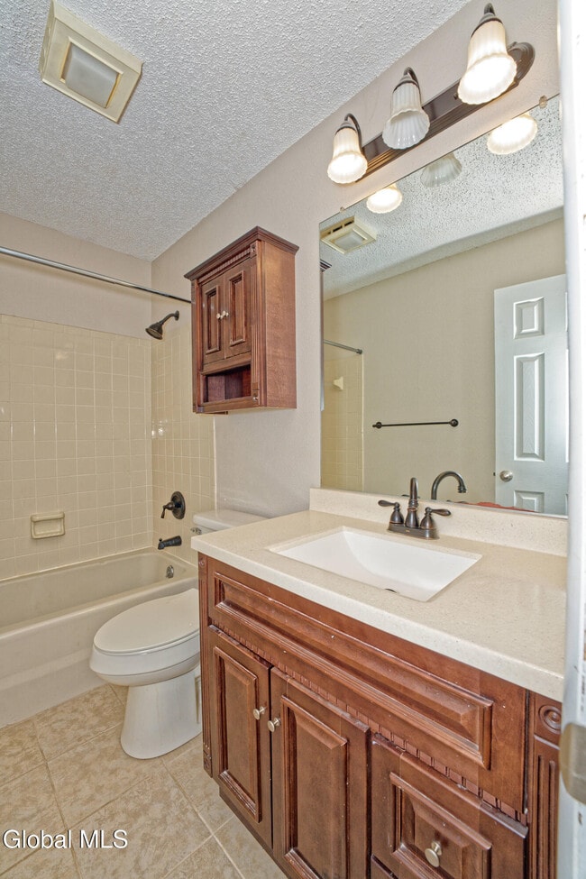 Building Photo - 638 Top Ridge Dr