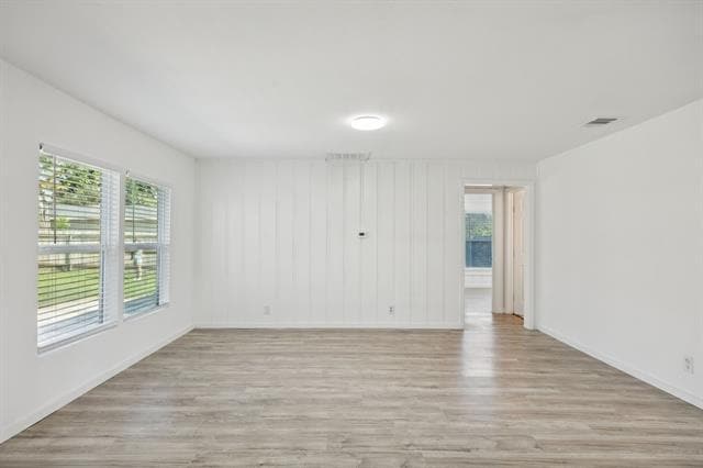 Building Photo - 303 N Delphine St