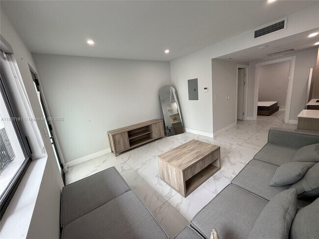 Building Photo - 944 Jefferson Ave