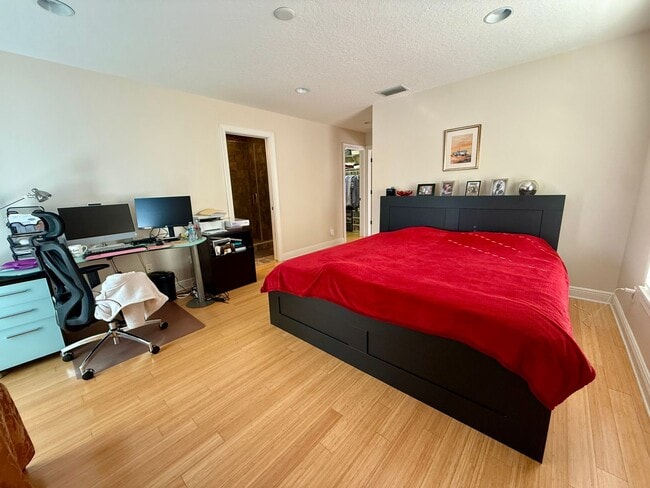 Building Photo - Carillon townhome in Gated Community