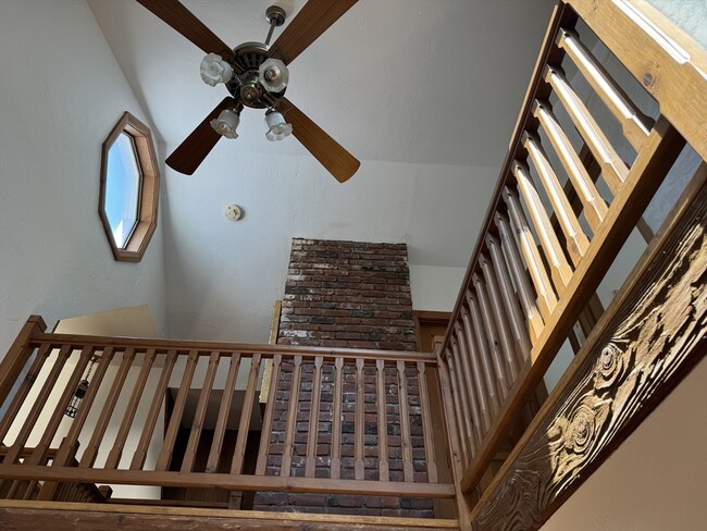 Building Photo - 484 Lake St