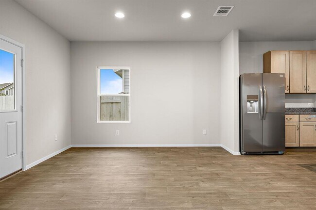 Building Photo - 1210 Teychas Dr