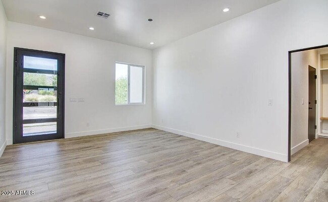 Building Photo - 7748 N 13th Pl