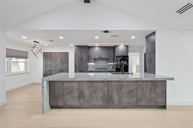 Building Photo - 12417 Quincy Ln