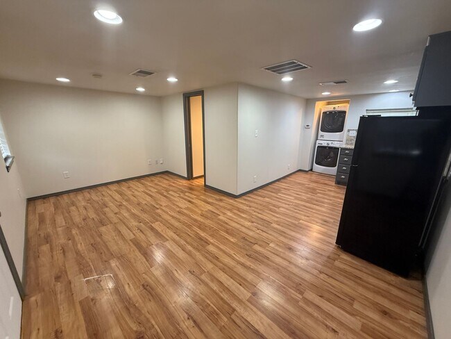 Building Photo - 2618 22