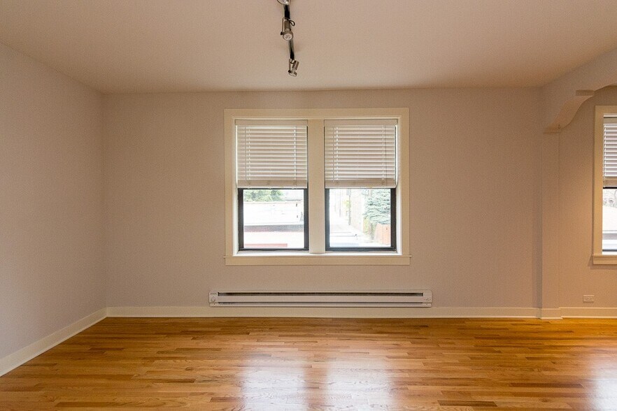 Building Photo - 557 W Arlington Pl