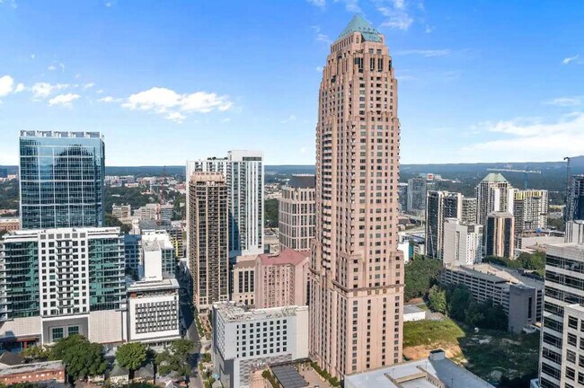 Building Photo - 1136 Crescent Ave NE