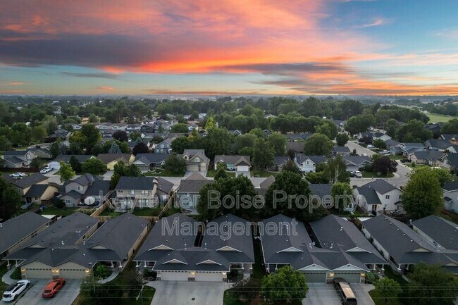 Building Photo - 8333 N Duncan Ln