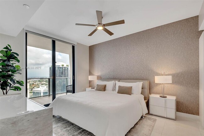 Building Photo - 1010 Brickell Ave
