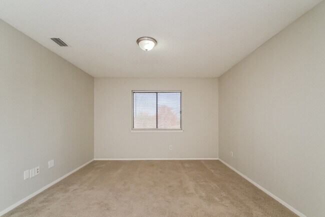 Building Photo - Spacious 4-Bedroom Lewisville Home