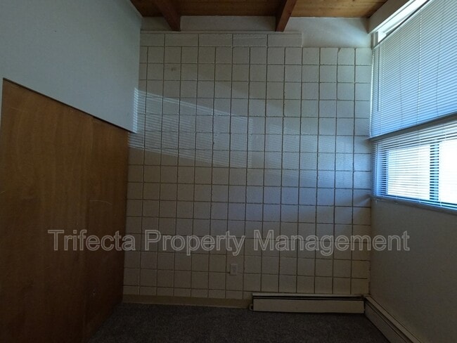 Building Photo - 610 Parker St