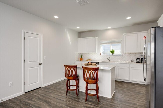 Building Photo - 10712 Timber Brook Pass
