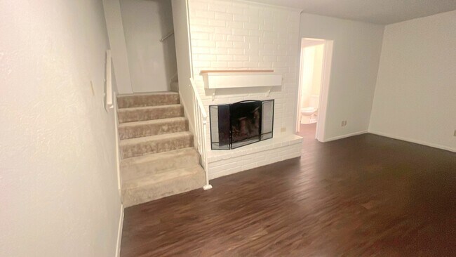 Building Photo - 433 Sunset Dr