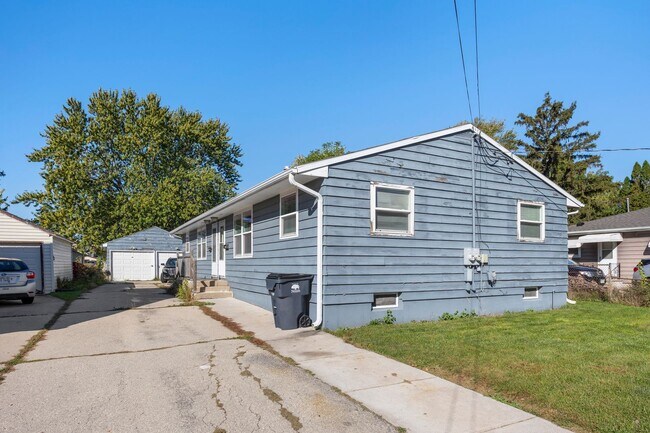 Building Photo - 120 Gruenwald Ave