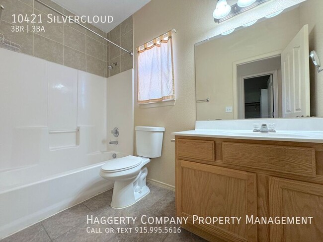 Building Photo - 10421 Silvercloud-