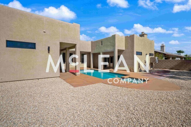 Building Photo - 3 Bed & 3 Bath Home with Private Pool & Spa